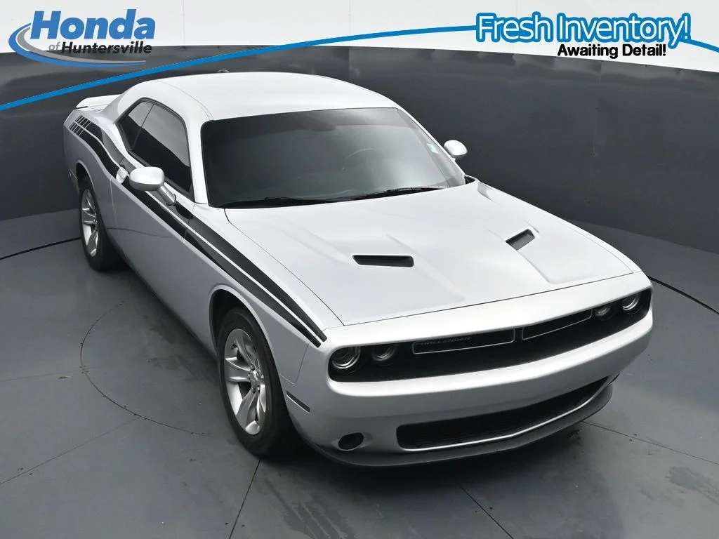 Used 2021 Triple Nickel Clearcoat Dodge SXT image 18