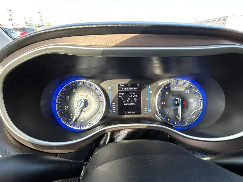 Used 2021 Black Chrysler L Minivan 4D image 44