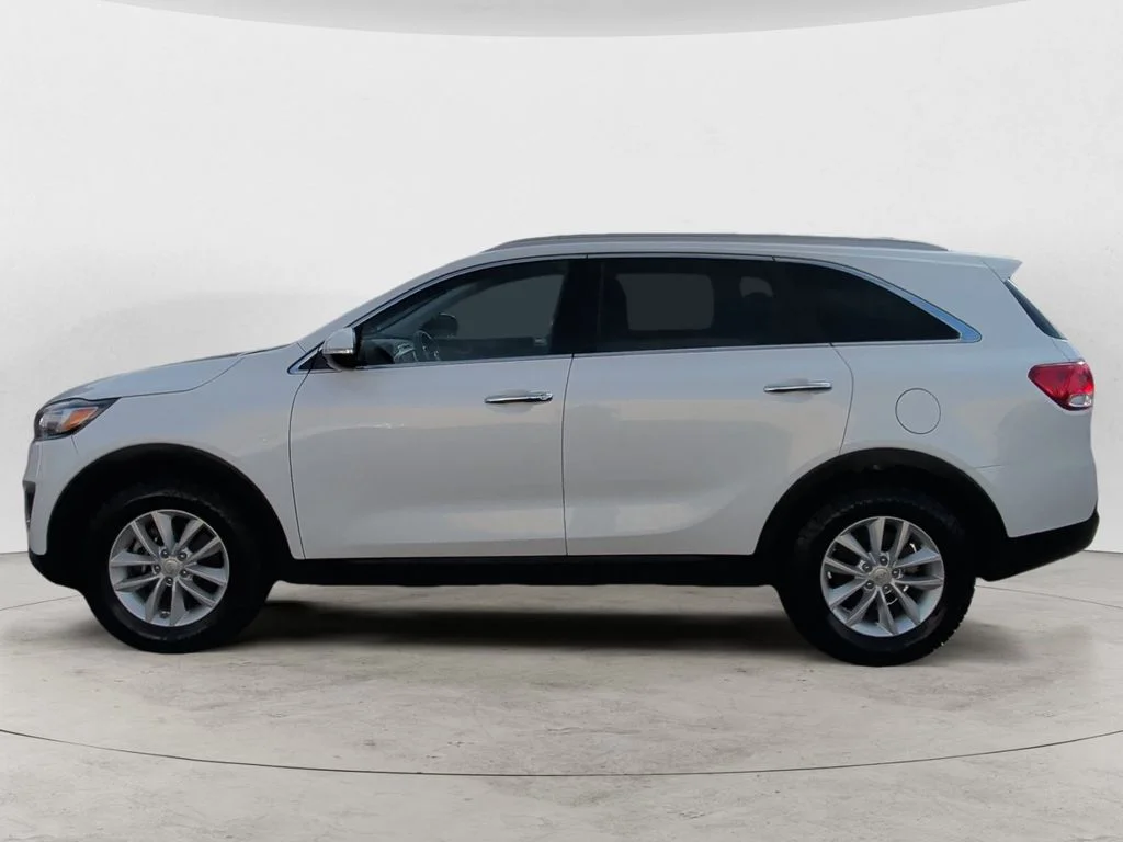 Used 2018 White Kia LX image 8