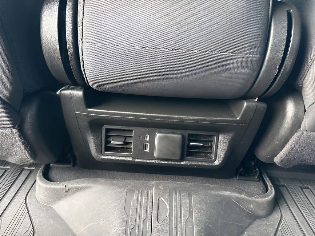 Used 2024 Summit White GMC Elevation image 20