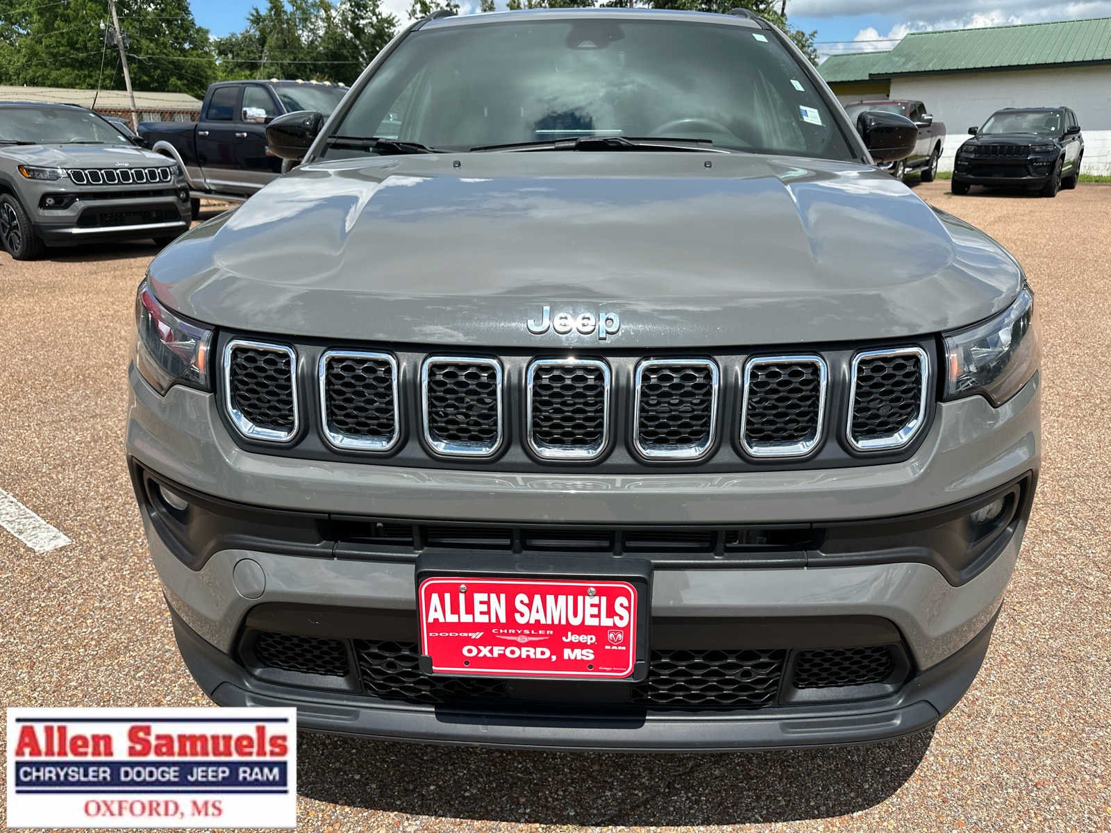 Used 2024 Sting-Gray Clearcoat Jeep Latitude image 8