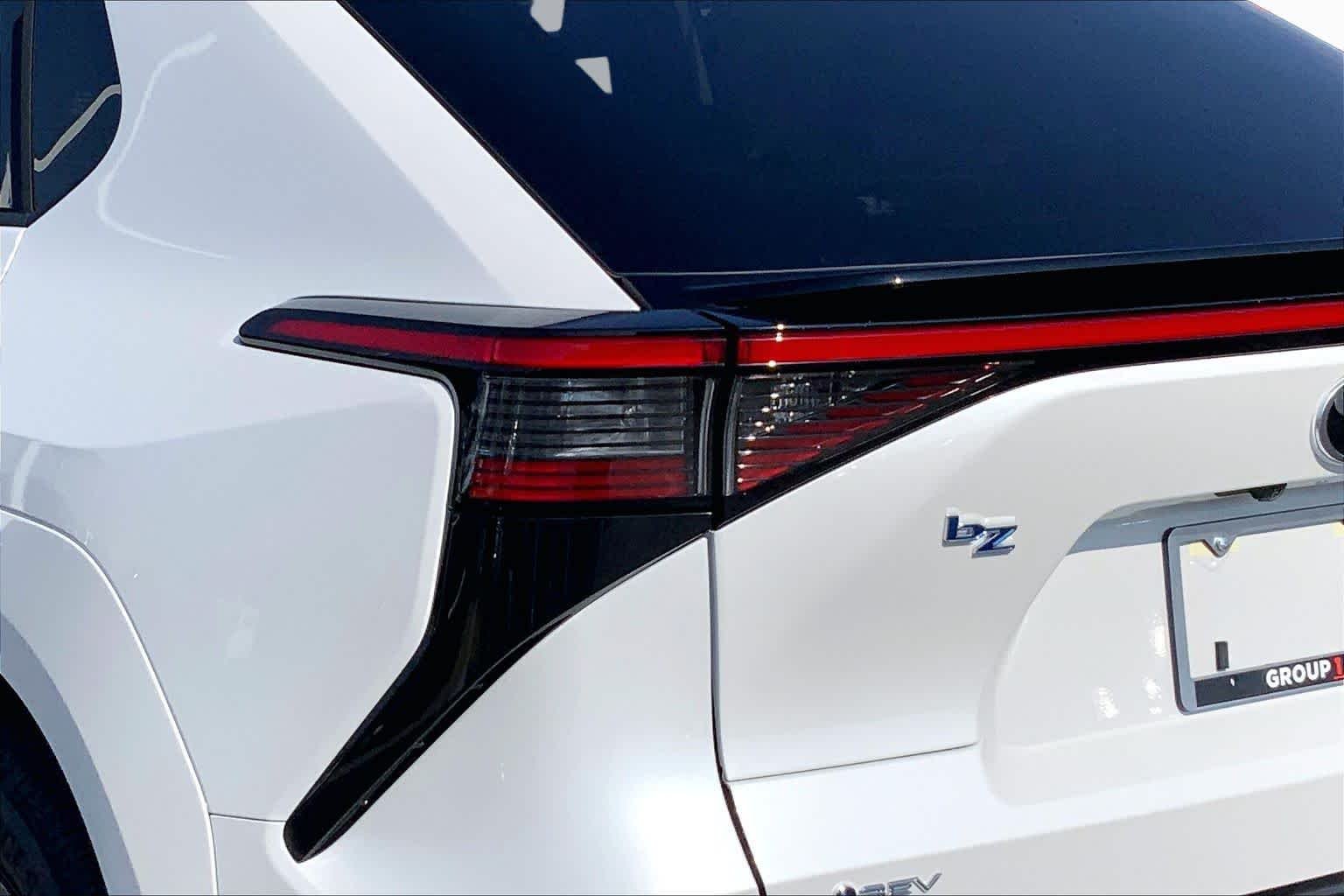 New 2026 Wind Chill Pearl Toyota XLE image 14