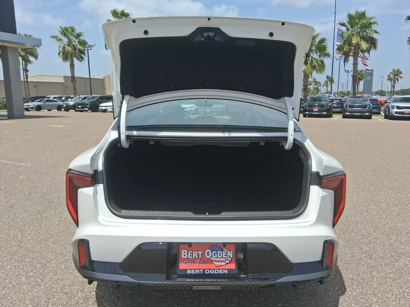 New 2026 White Kia GT-Line image 6