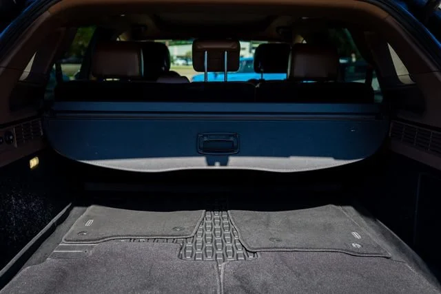 Used 2016 Luxe Metallic Lincoln Reserve image 25