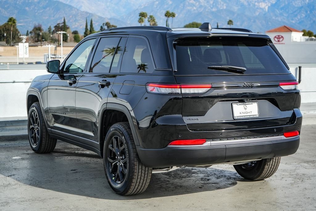 New 2026 Diamond Black Jeep Altitude image 9