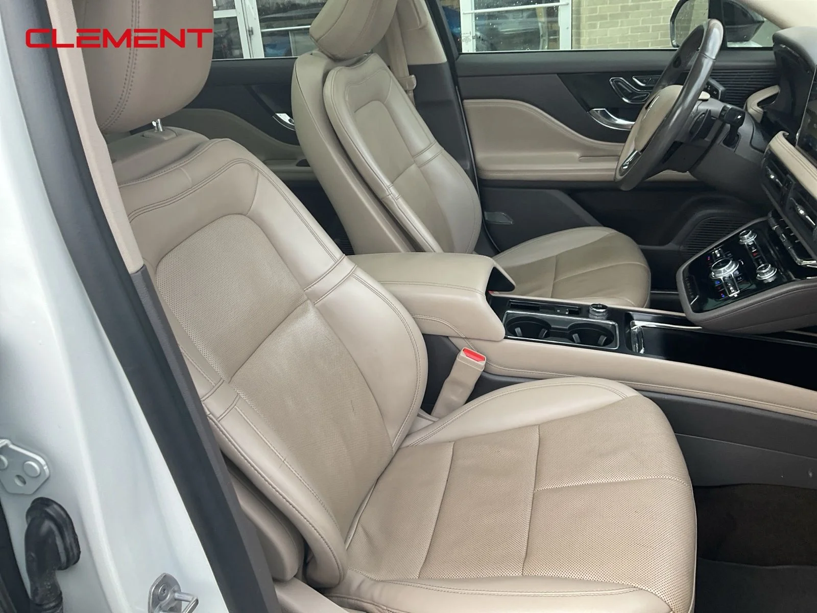 Used 2022 White Lincoln Reserve image 34