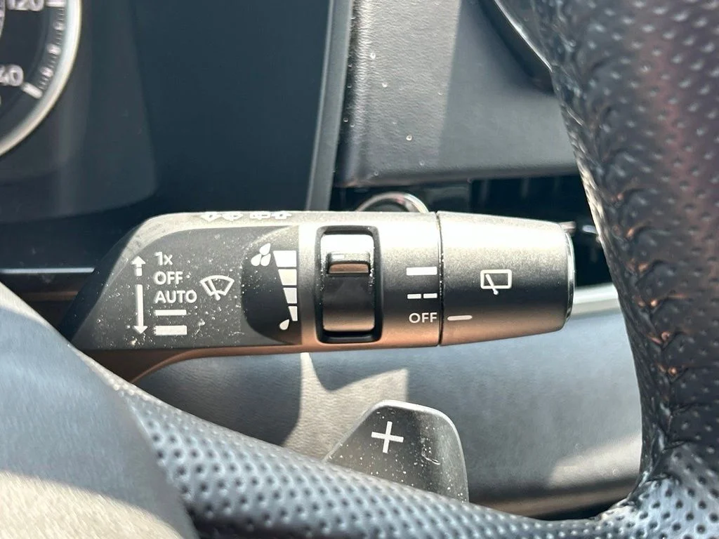 Used 2024 Silver Mitsubishi SE image 29