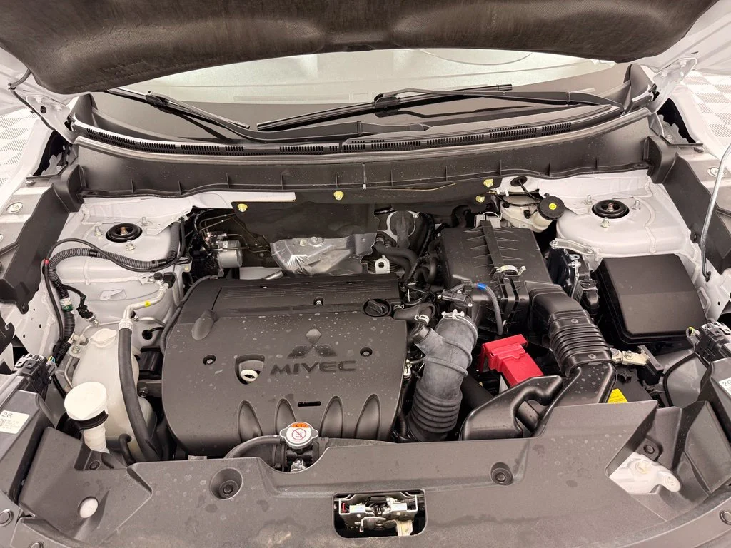 Used 2024  Mitsubishi 2.0 ES image 29