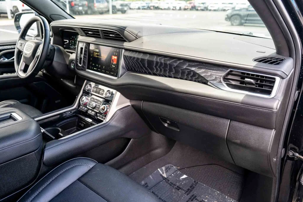 Used 2024 Black GMC Denali image 27