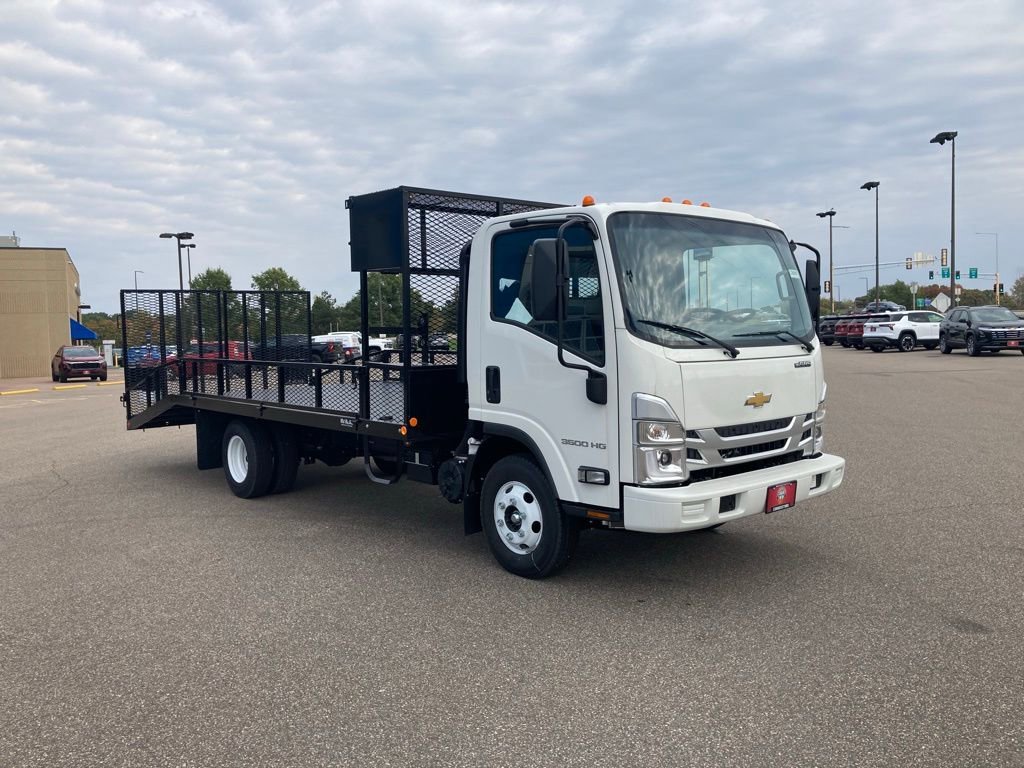 New 2025 Arc White Chevrolet MEDIUM ASH GRAY image 8