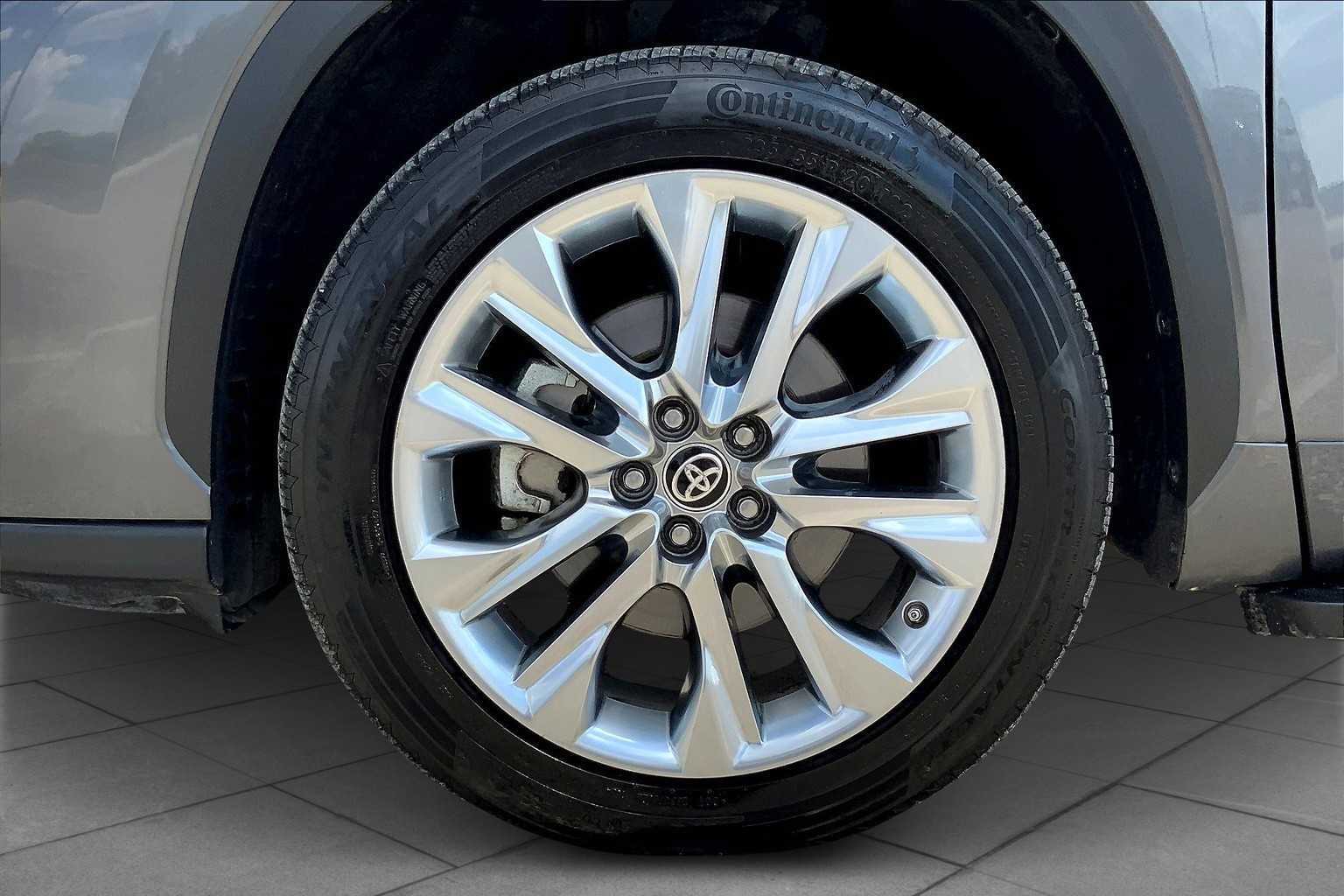 Used 2020 Magnetic Gray Metallic Toyota Limited image 11