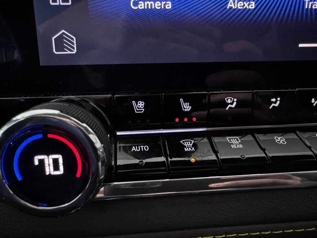 2025 Chevrolet Colorado ZR2 - Photo 21