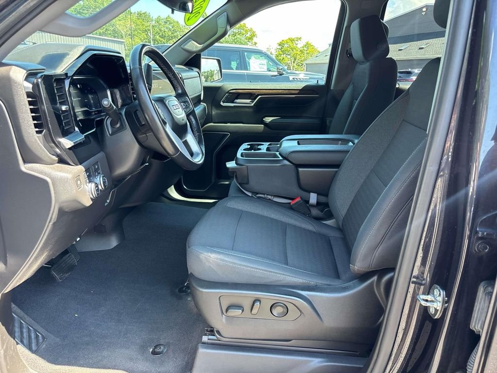 Used 2022 Silver GMC Elevation image 10