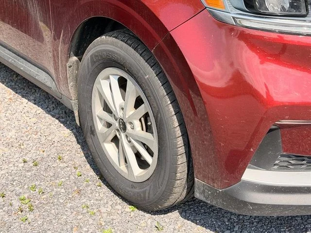 Used 2022 Red Kia LXS image 16