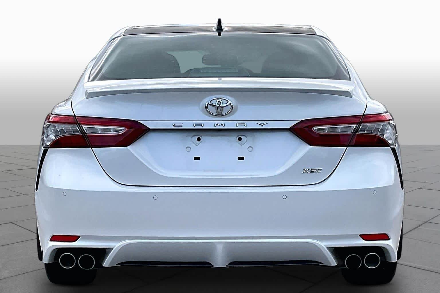Used 2018 Wind Chill Pearl Toyota XSE V6 image 5