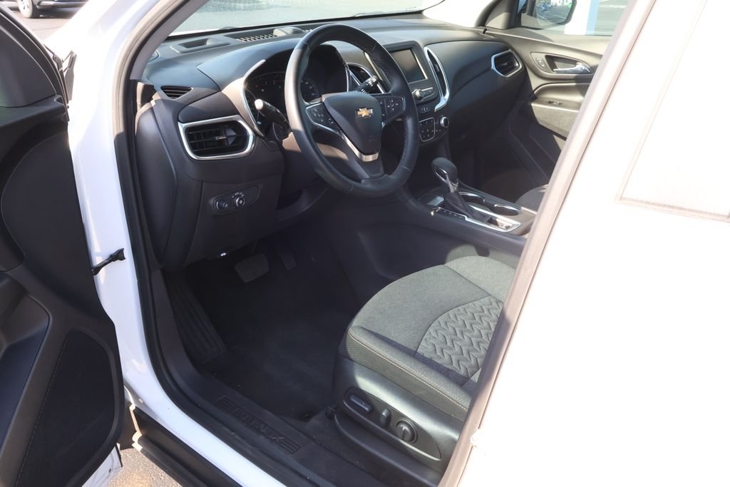 Used 2024 Summit White Chevrolet LT image 8