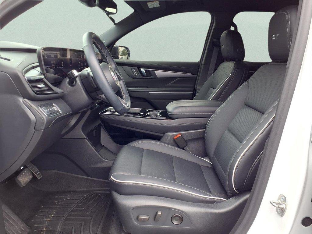 Used 2025 Summit White Buick 4dr Sport Touring image 9