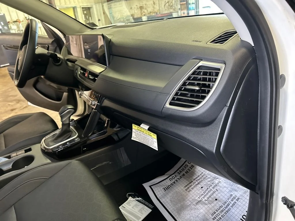 Used 2024 White Kia SX image 34