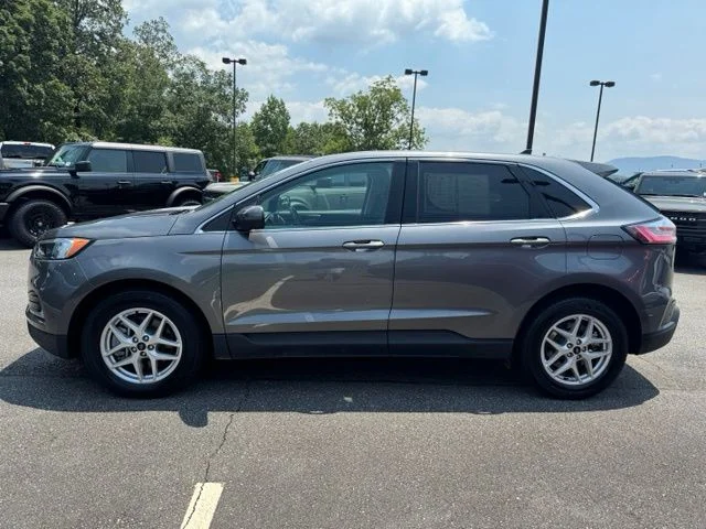 Used 2024 Gray Ford SEL image 4