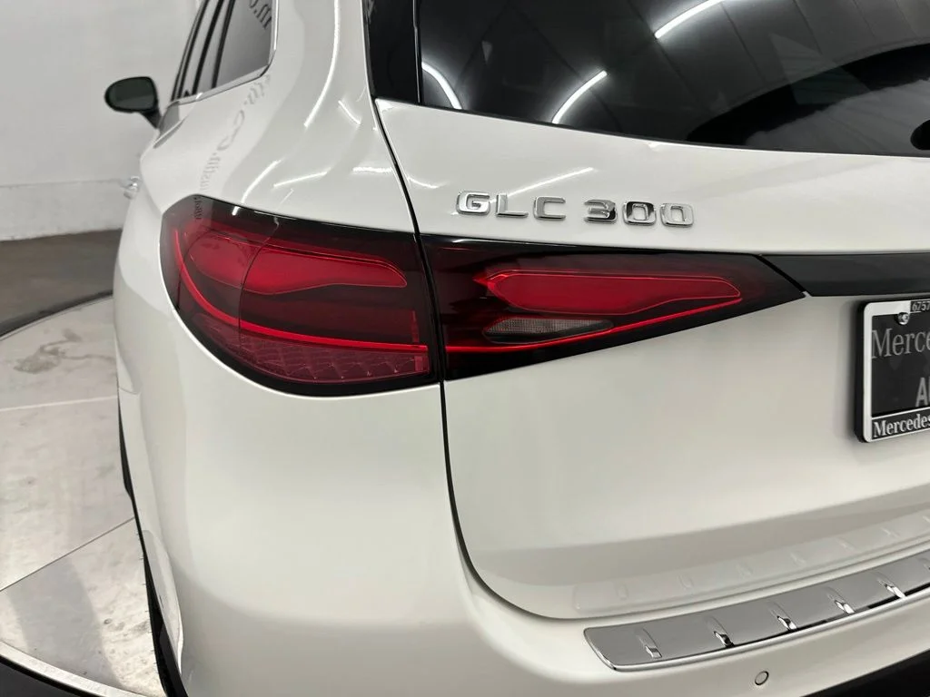 New 2027 White Mercedes-Benz GLC 300 image 11