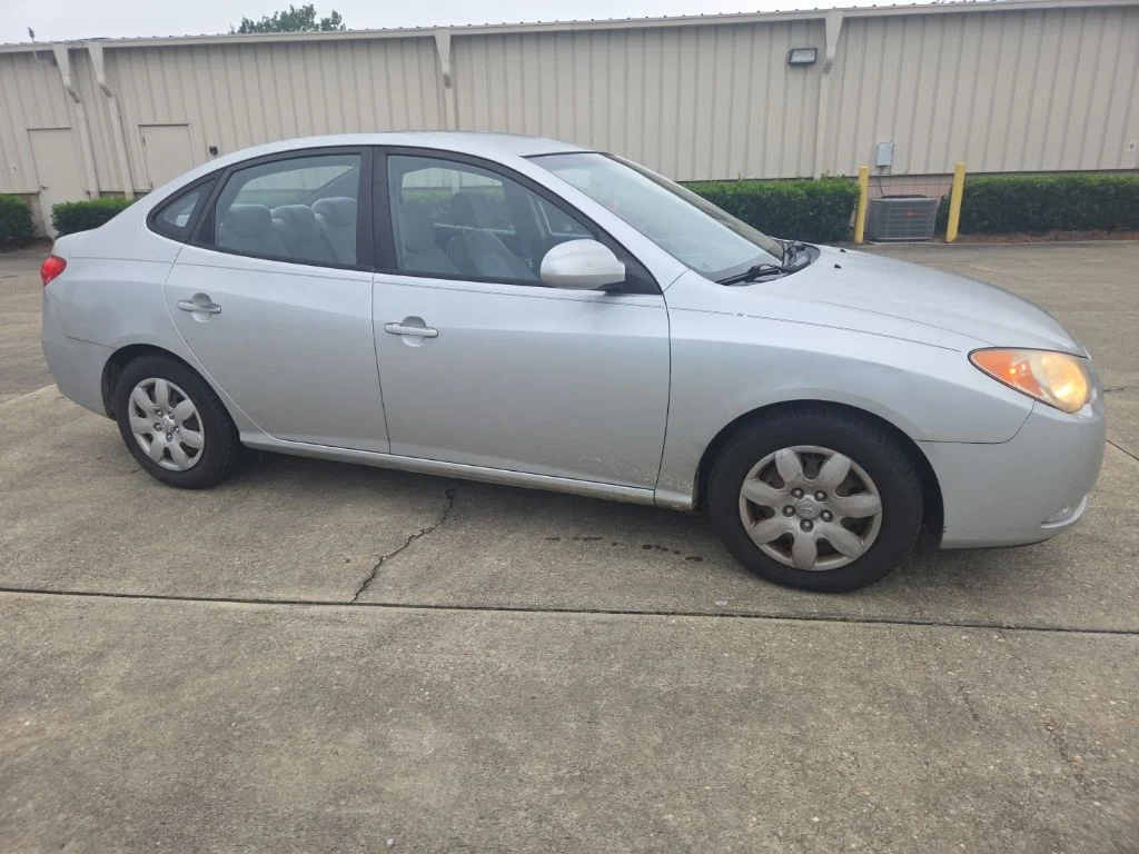 Used 2009 Quicksilver Metallic Hyundai GLS image 11