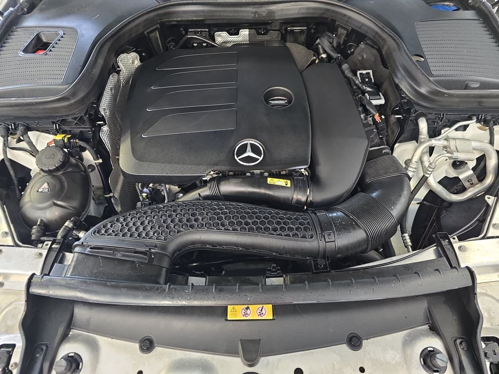 Used 2021  Mercedes-Benz GLC 300 image 31