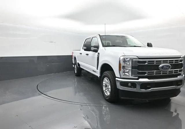 New 2026 Oxford White Ford F-250® XLT image 3