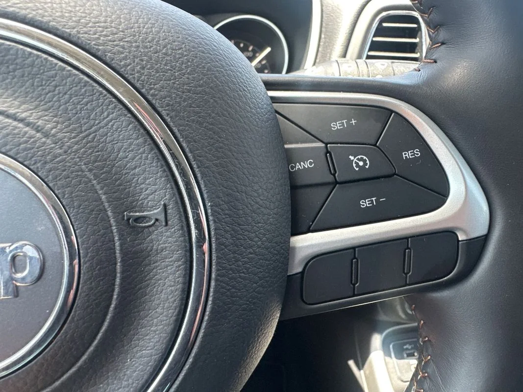 Used 2019  Jeep Latitude FWD image 20