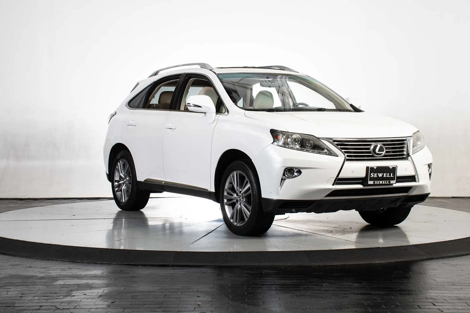 Used 2015 Starfire Pearl Lexus  image 9