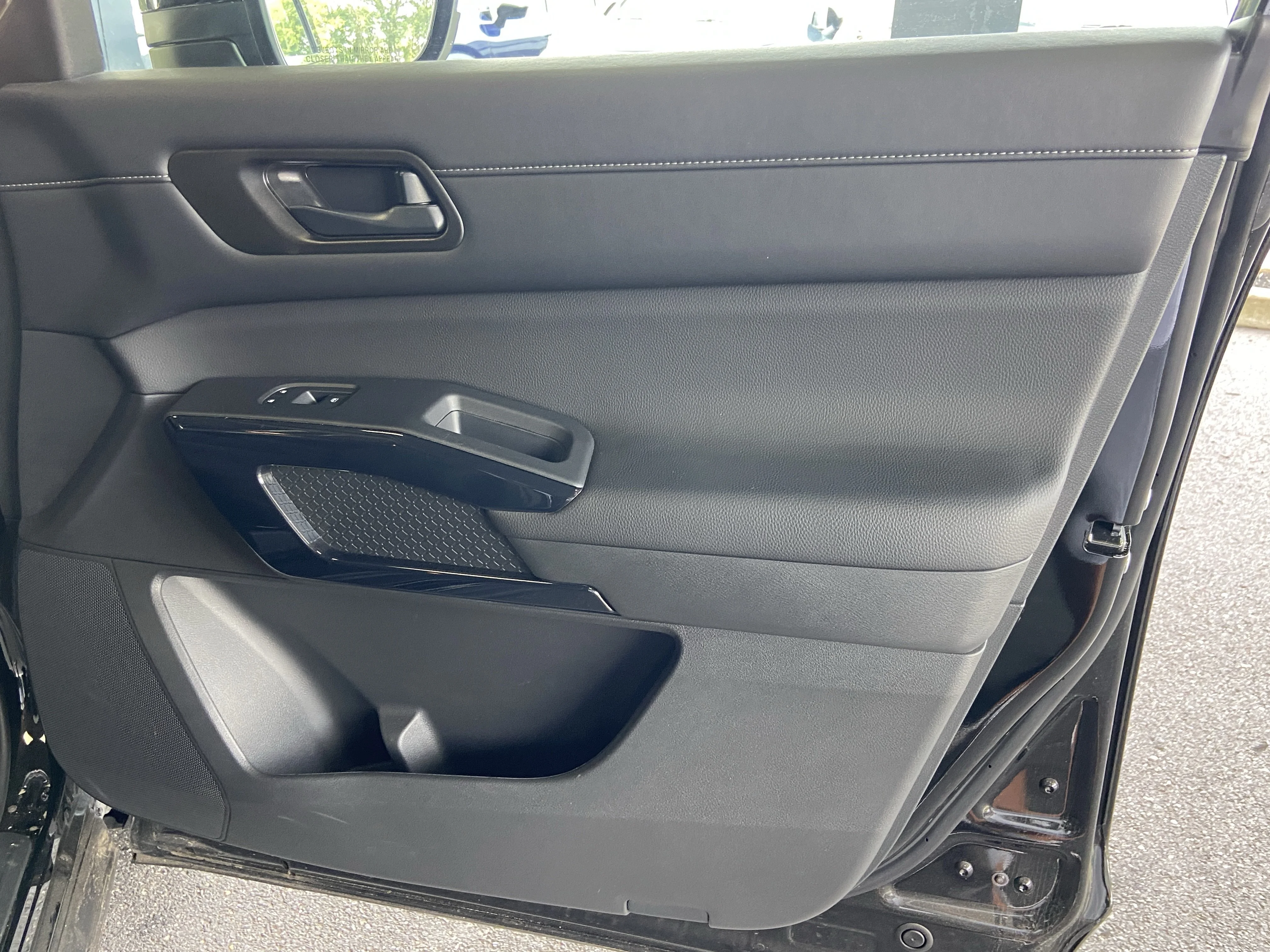 Used 2025 Super Black Nissan S image 28