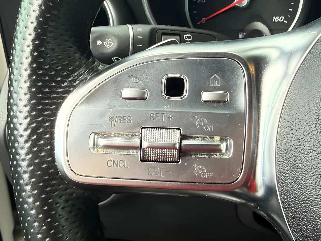 Used 2022  Mercedes-Benz GLC 300 image 14