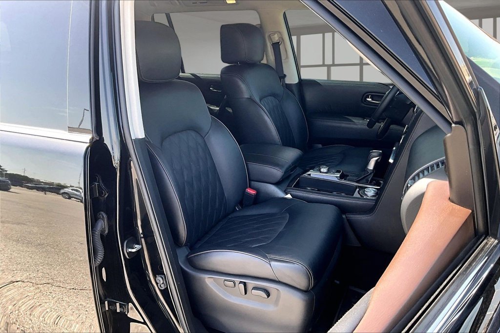 Used 2023 Black Nissan Platinum image 7