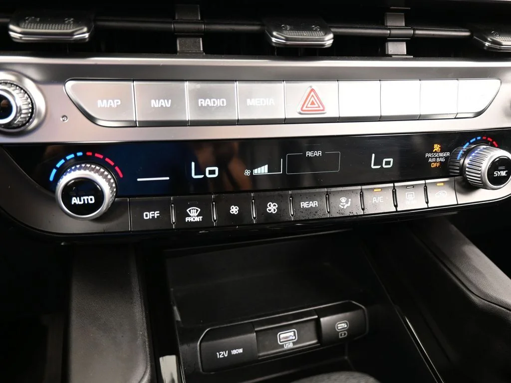 Used 2025 Glacial White Pearl Kia LX image 25