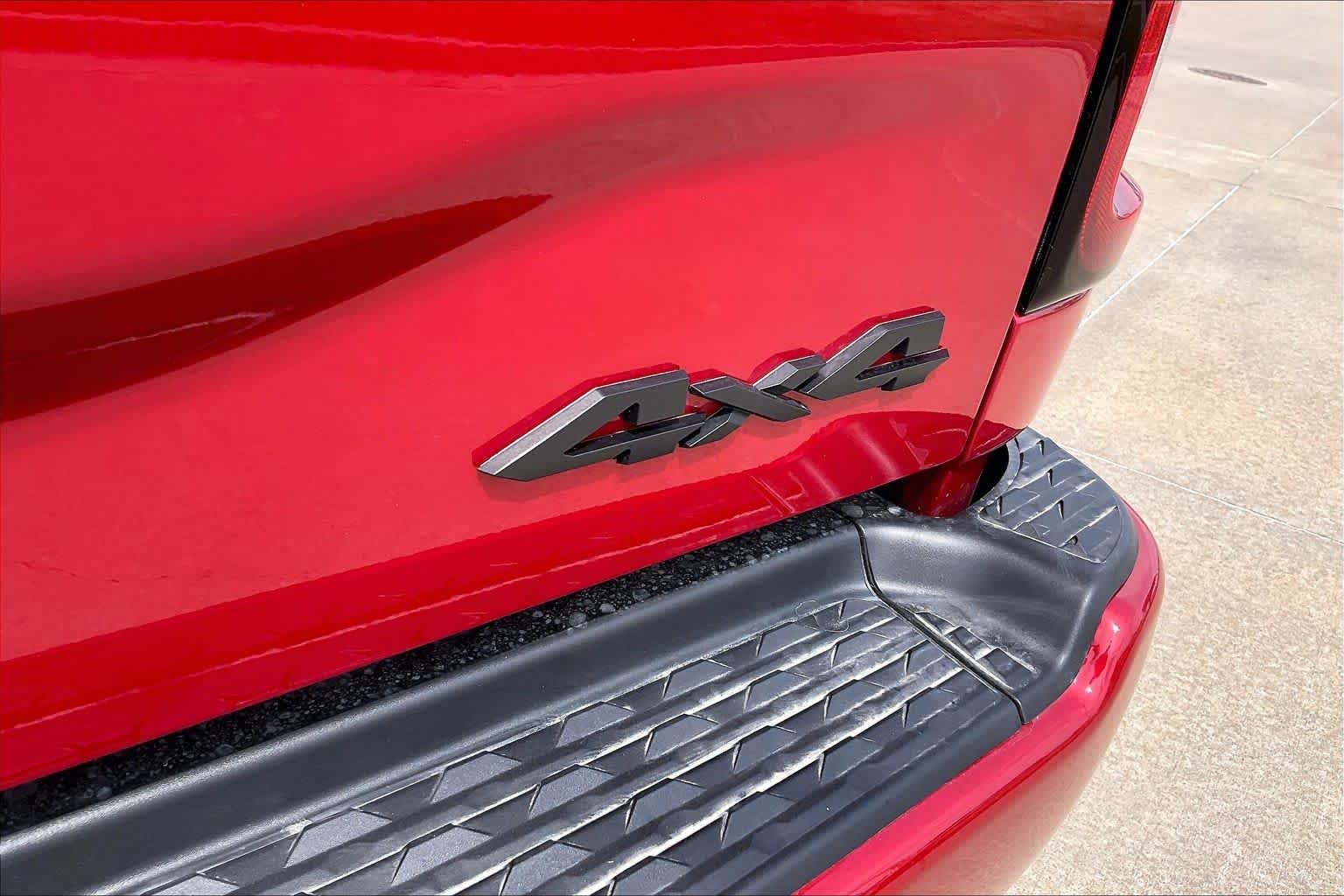 New 2026 Molten Red Pearl-Coat Exterior Paint RAM Big Horn image 15