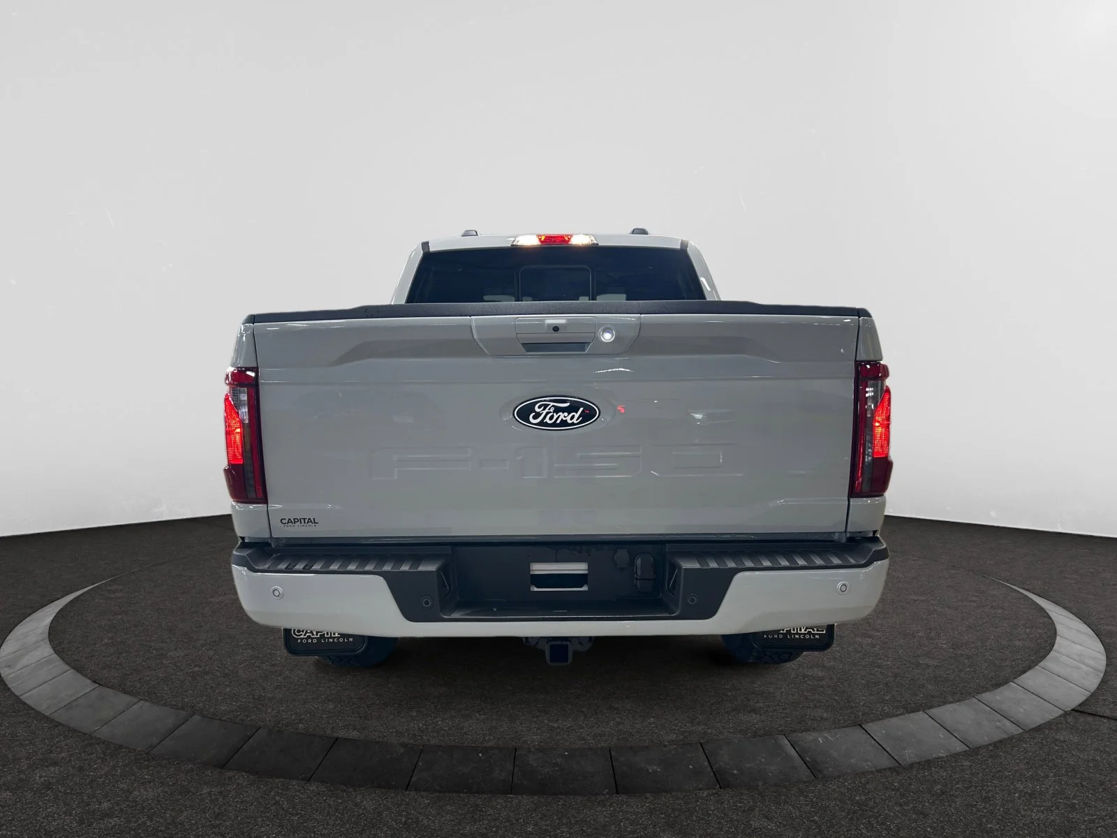 New 2026 Avalanche Ford XLT image 4