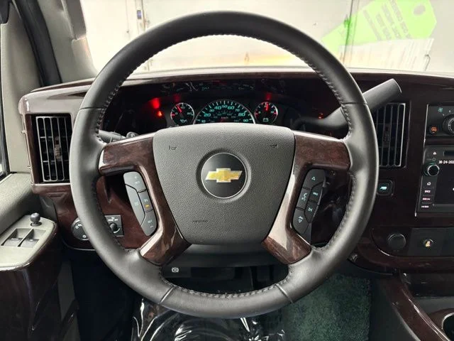 Used 2019 Silver Ice Metallic Chevrolet Explorer Limited SE image 27
