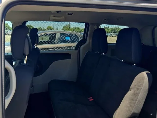 Used 2018 Silver Dodge SE image 9