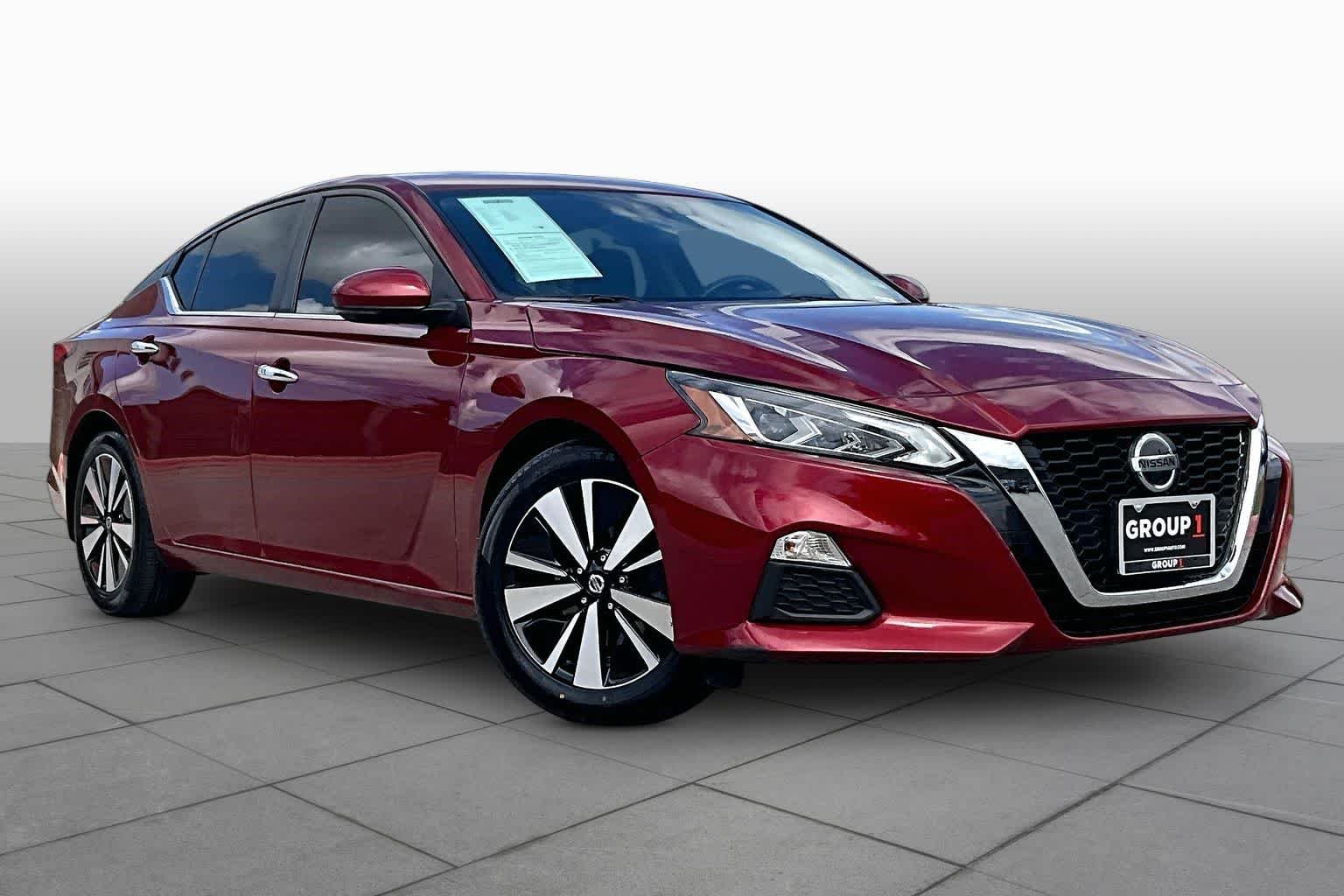 Used 2022 Scarlet Ember Tintcoat Nissan 2.5 SV image 4