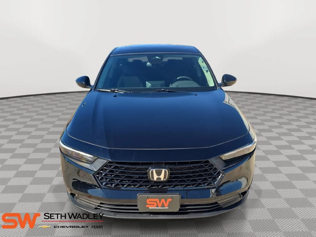 Used 2025 Black Honda SE image 2