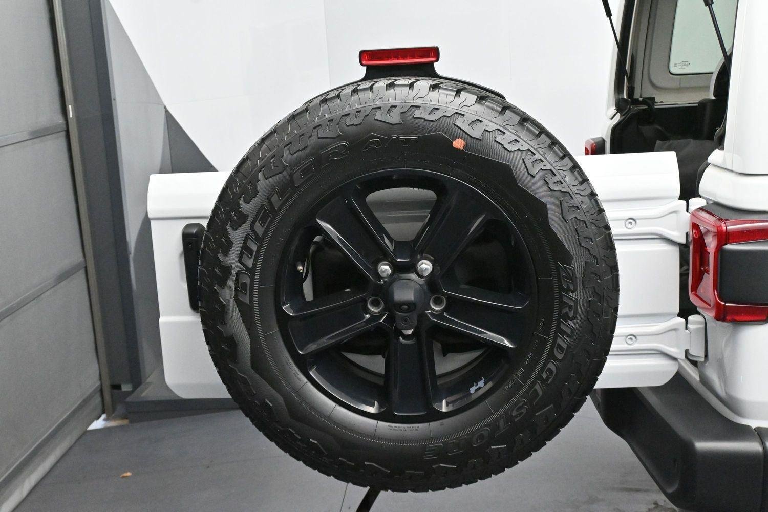 Used 2022 Bright White Clearcoat Jeep Unlimited Sahara Altitude image 33