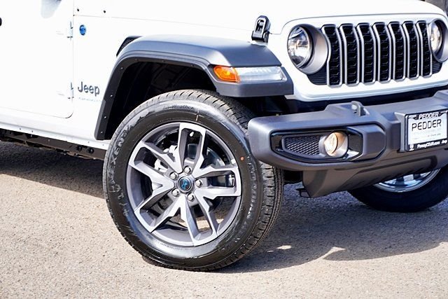 New 2025 Bright White Clear-Coat Exterior Paint Jeep Sport S 4xe image 4