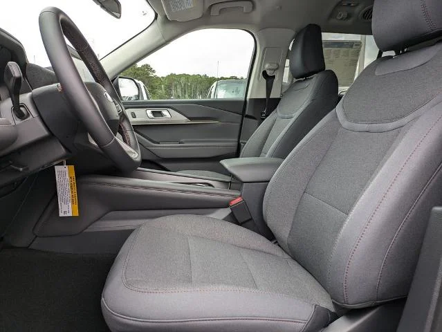 New 2026 Star White Metallic Tri-Coat Ford Active image 55