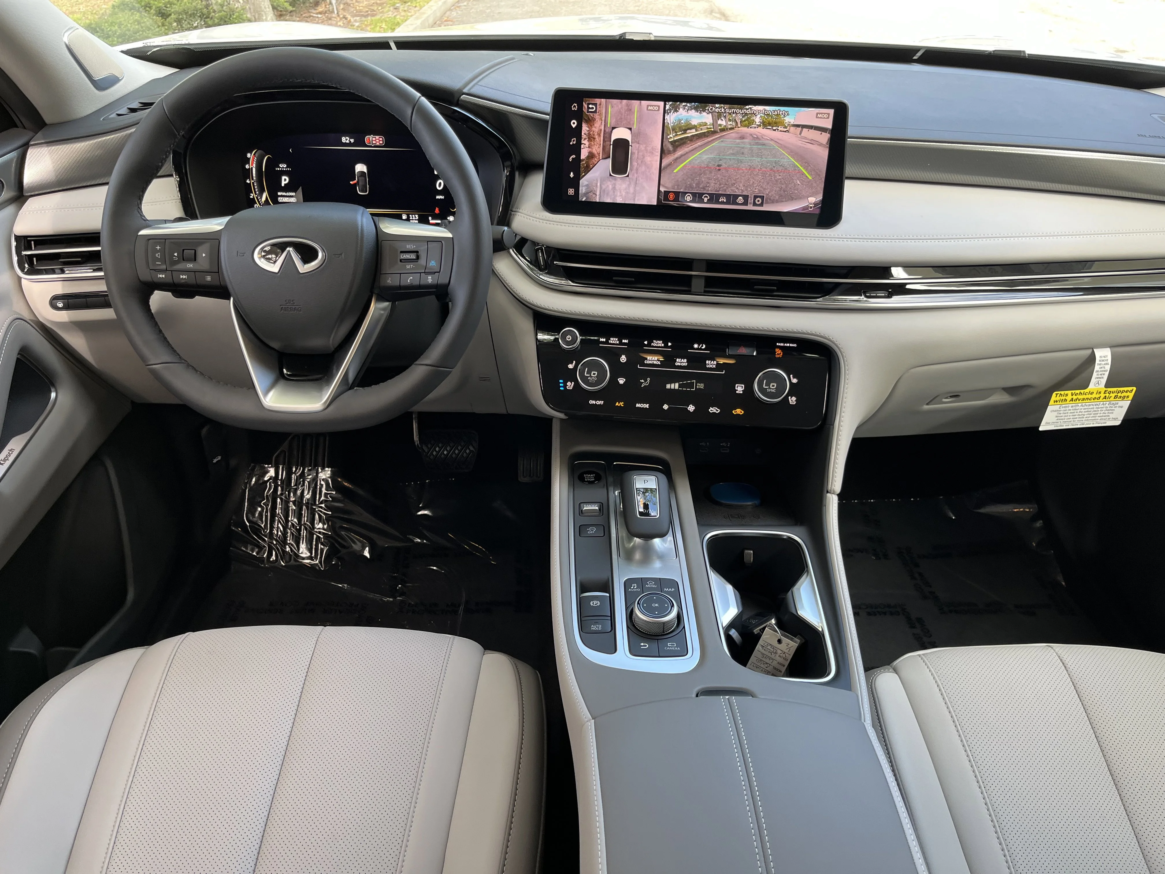 New 2027 Radiant White INFINITI LUXE image 15