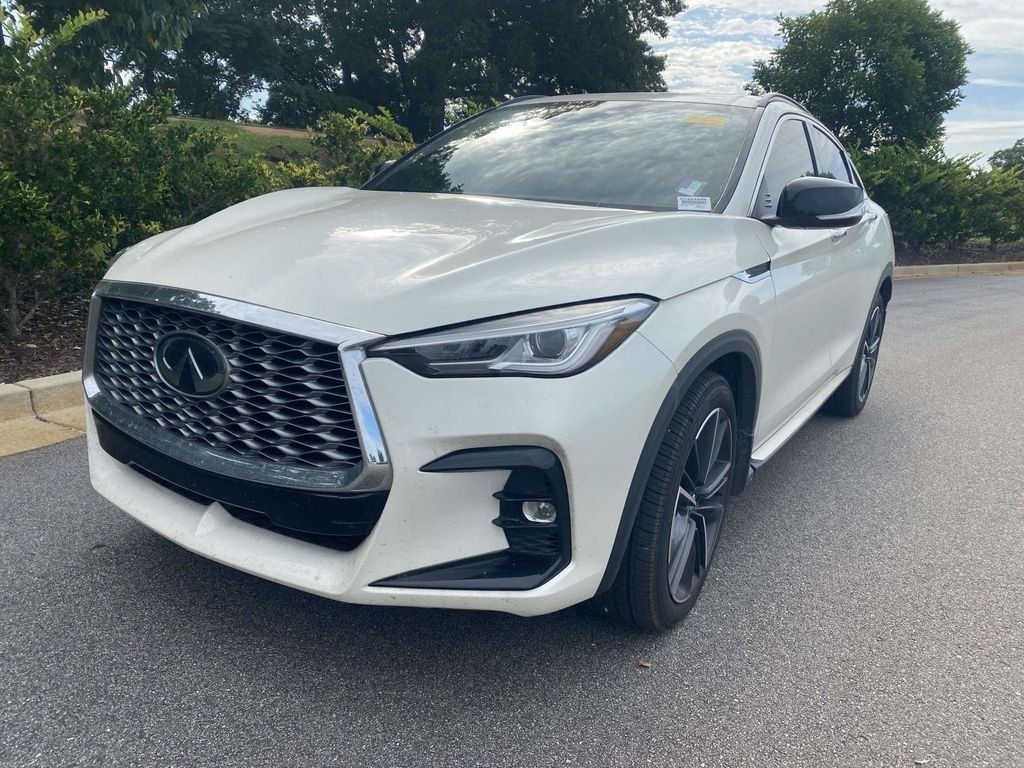 Used 2022 Majestic White INFINITI LUXE image 3