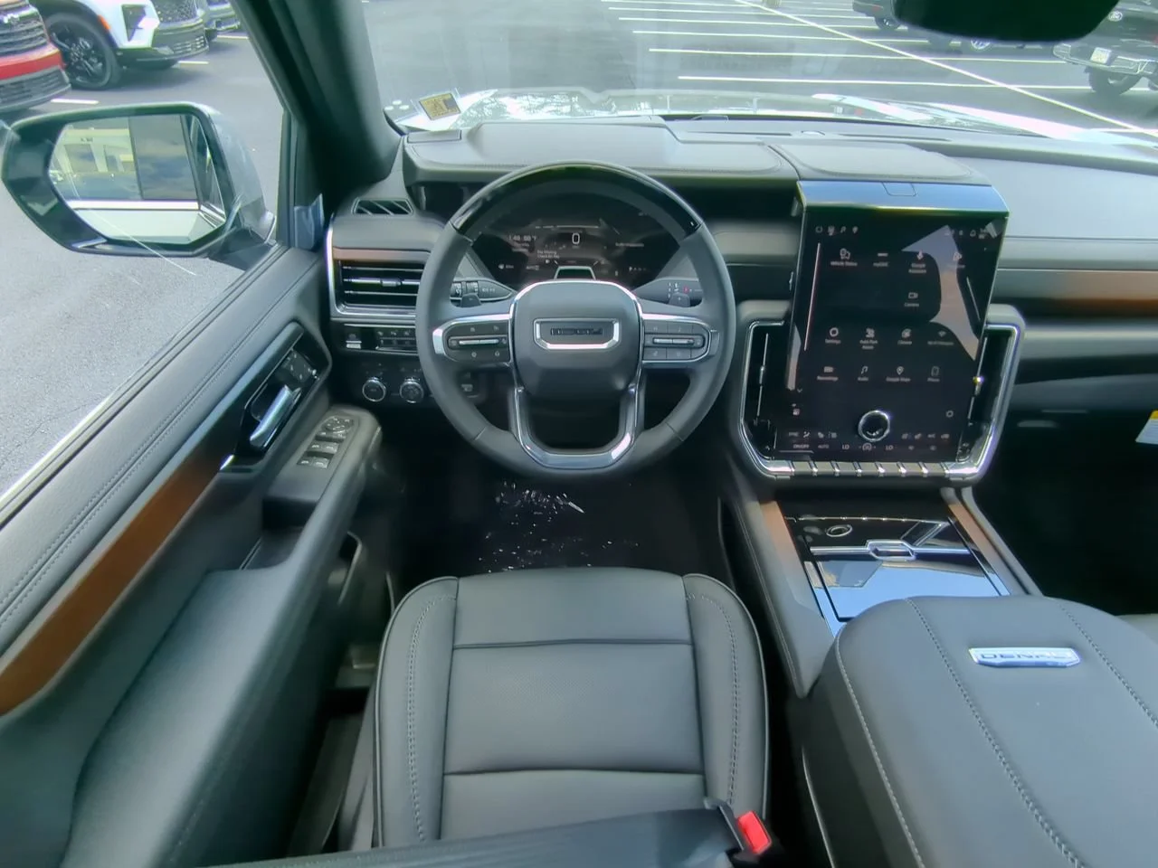2026 GMC Yukon Denali - Photo 14