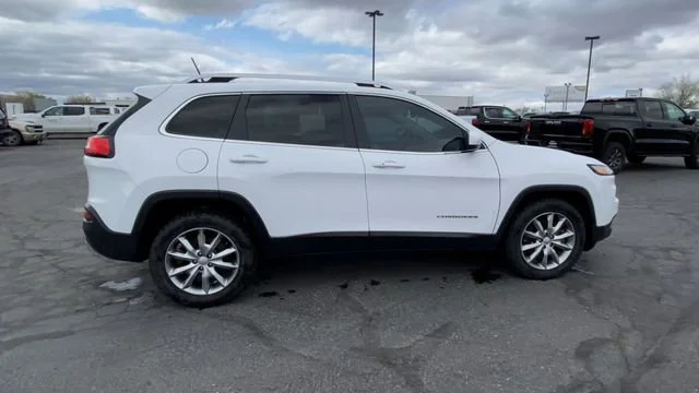 Used 2018 Bright White Clearcoat Jeep Limited image 9