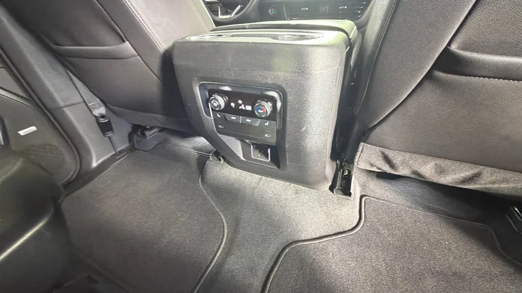 Used 2025 Summit White Chevrolet LT image 34