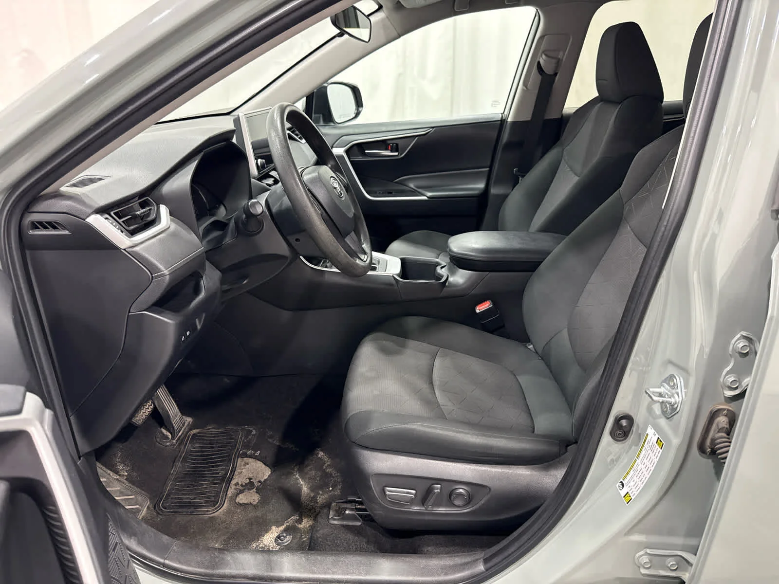 Used 2023 Grn/green Toyota XLE image 11