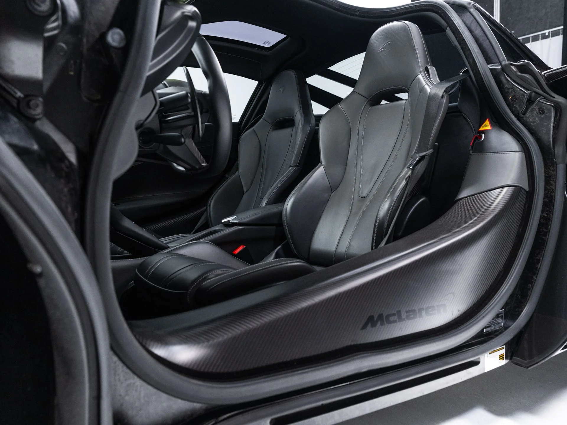Used 2018 Quartz McLaren Luxury image 15