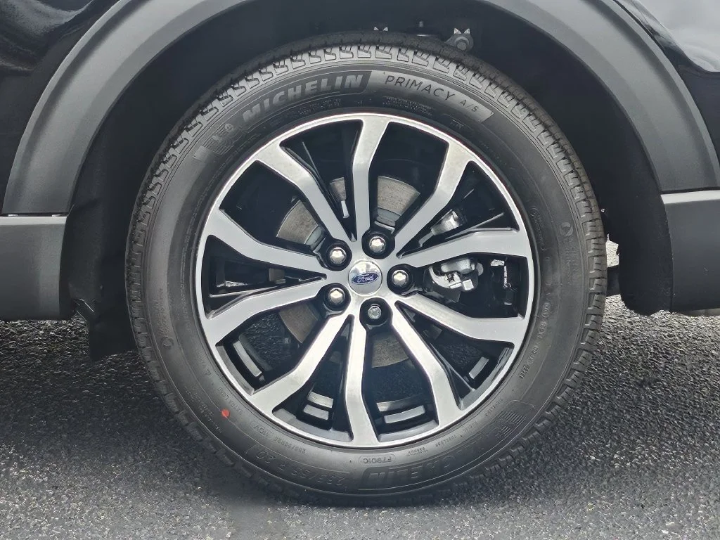 New 2027 Agate Black Metallic Ford ST-Line image 17